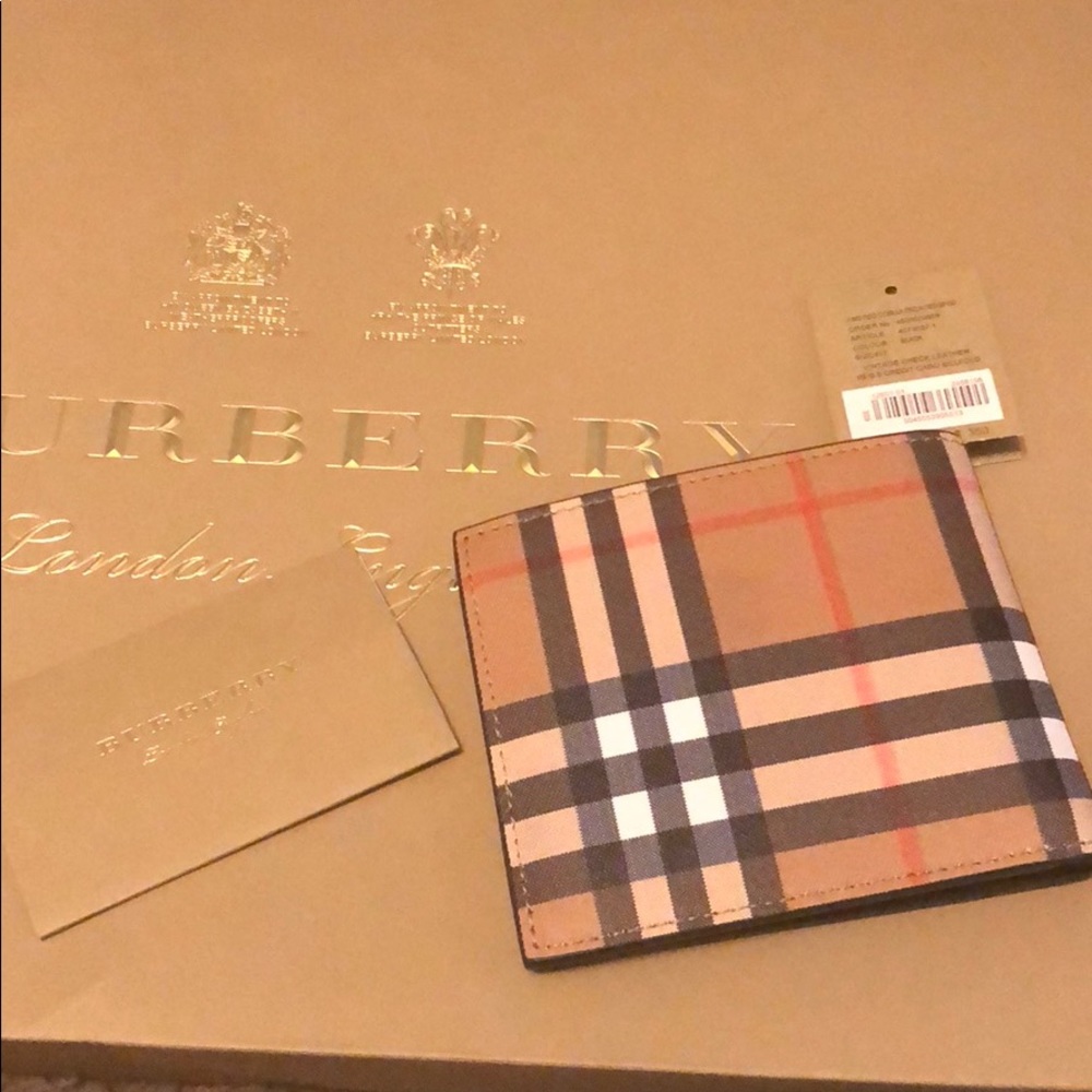**NEW**BURBERRY- wallet